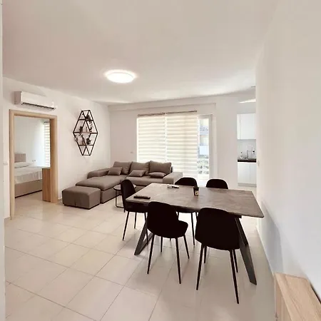 Pine Breeze Apartament *